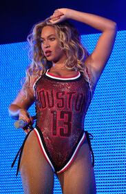 Beyoncé compie 35 anni: le foto più sexy 11