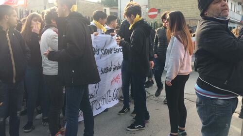 Di Maio nel suo liceo: contestato da studenti e lavoratori 4