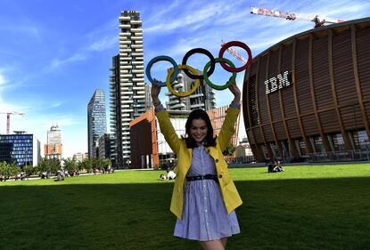 I cinque cerchi delle Olimpiadi colorano Milano 10