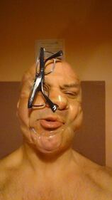 "Sellotape Selfie", quando i selfie si fanno "scocciati" 5