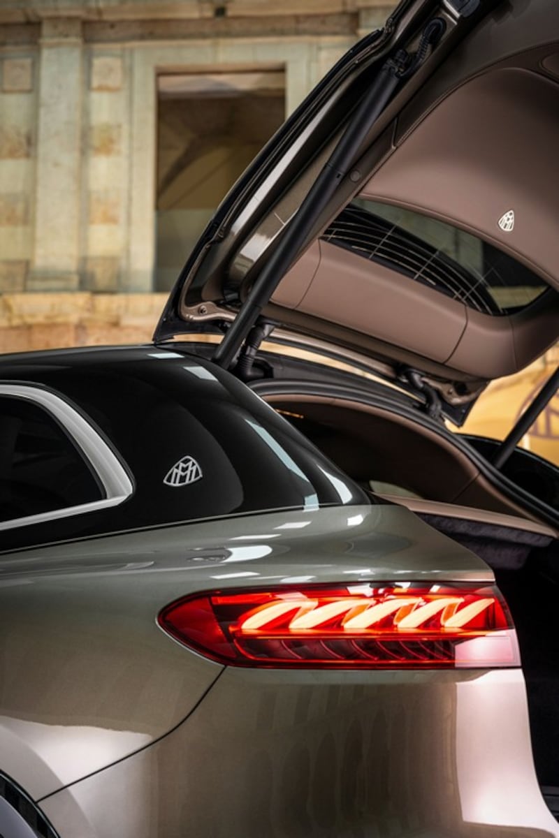 Mercedes-Maybach EQS SUV: guarda la gallery 18