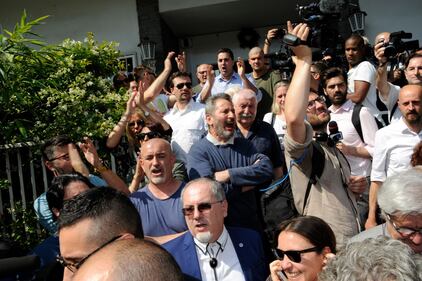 La resistenza dell'imprenditore Bramini sotto sfratto 11