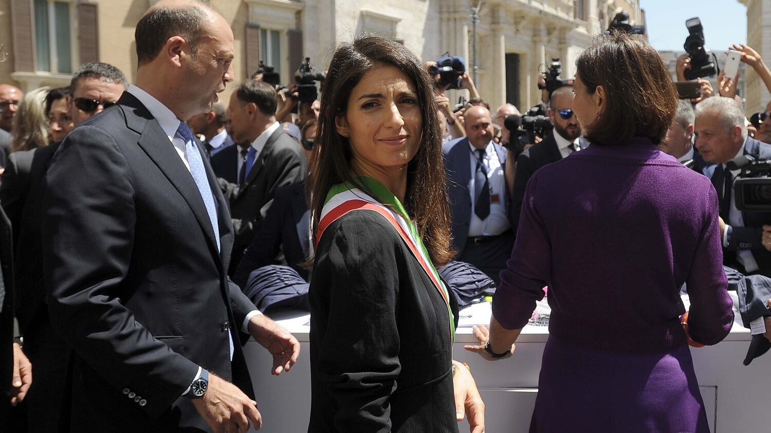Roma, la giunta Raggi cambia in corsa. Lo Cicero è fuori