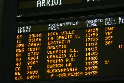 Genova, treni in ritardo dopo il crollo del ponte  8