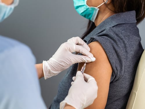 Cambia sistema per prenotare: sui vaccini è il caos. Cosa sta succedendo