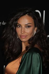 Madalina Ghenea, scollatura supersexy sul red carpet 9