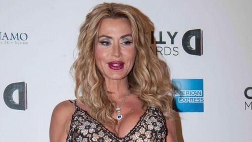 Valeria Marini, bomba sexy tra pubblico e privato  26