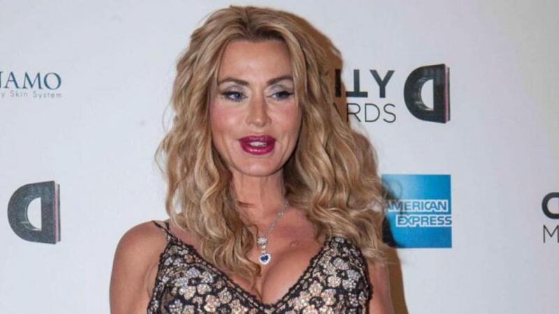 Valeria Marini, bomba sexy tra pubblico e privato  26