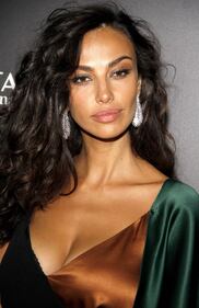 Madalina Ghenea, scollatura supersexy sul red carpet 33