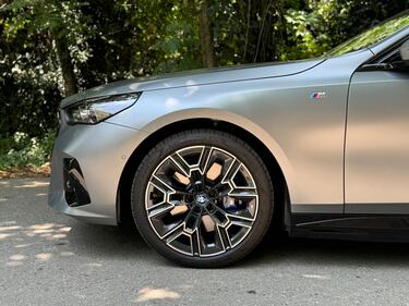 BMW i5 Touring eDrive40: guarda la gallery della Station Wagon elettrica da 340 CV 10