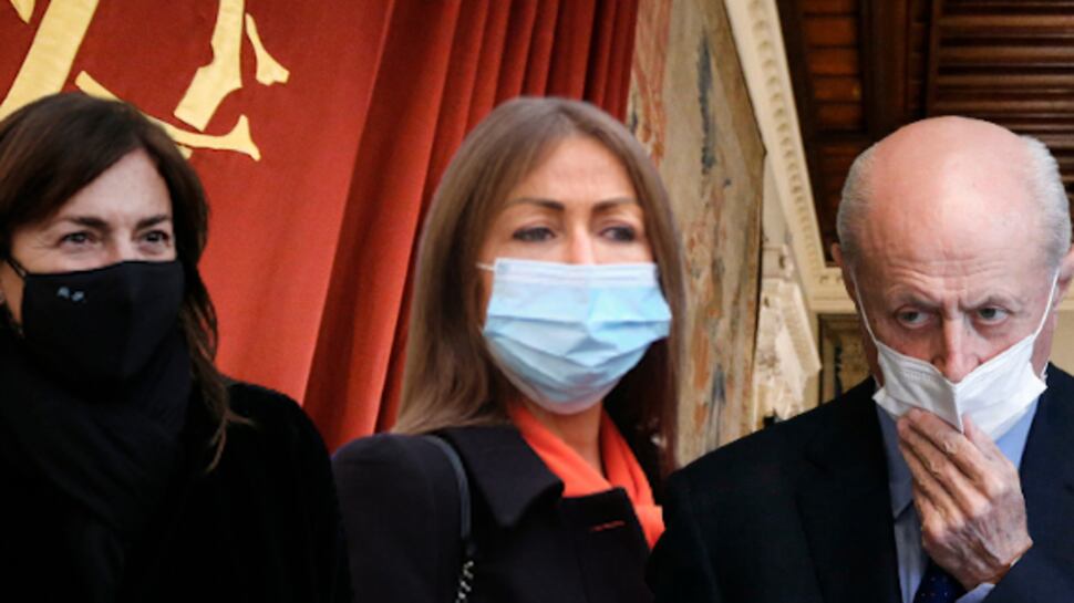 Dal gruppo dei costruttori a "umarell". I responsabili guardano il cantiere Draghi