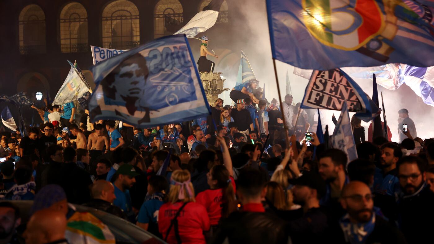 "Zona azzurra", strade chiuse e maxischermi: i provvedimenti per Napoli-Cagliari