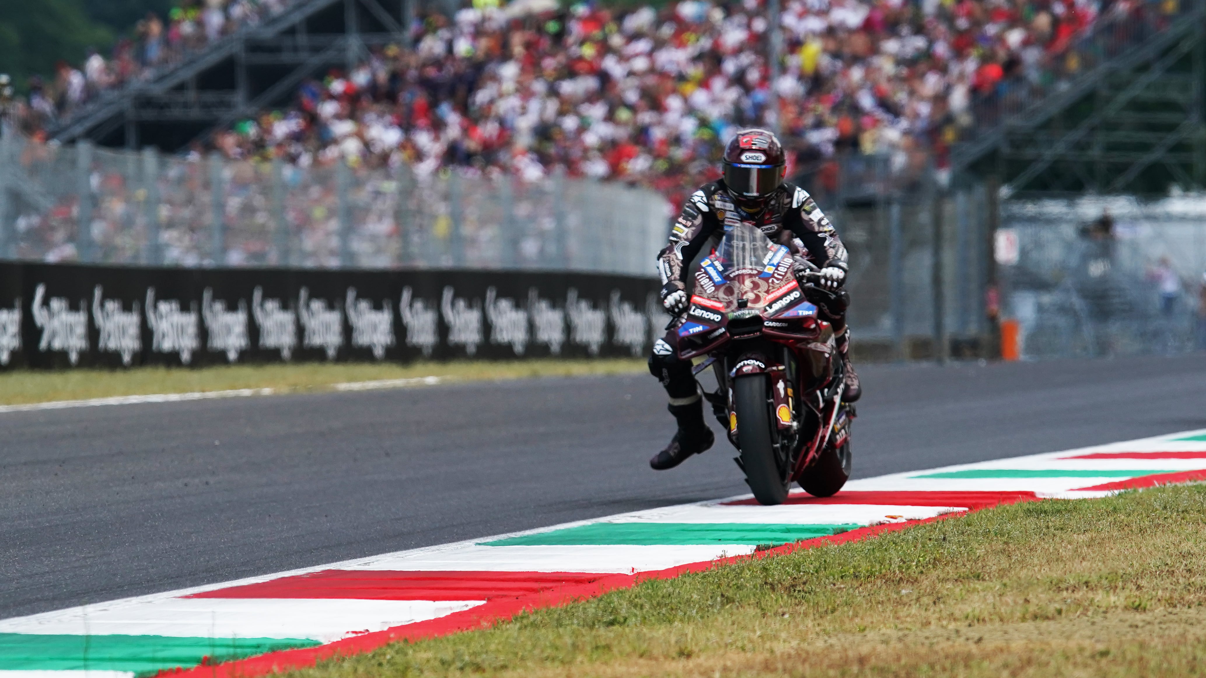 Ducati, ecco l'effetto Marquez tra Bagnaia e i fischi dei tifosi