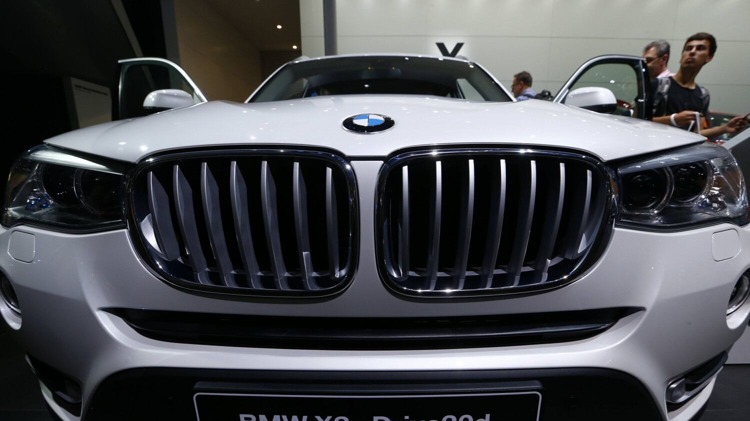 Bmw, alcol e canne in pausa. "Fino a un milione di danni"
