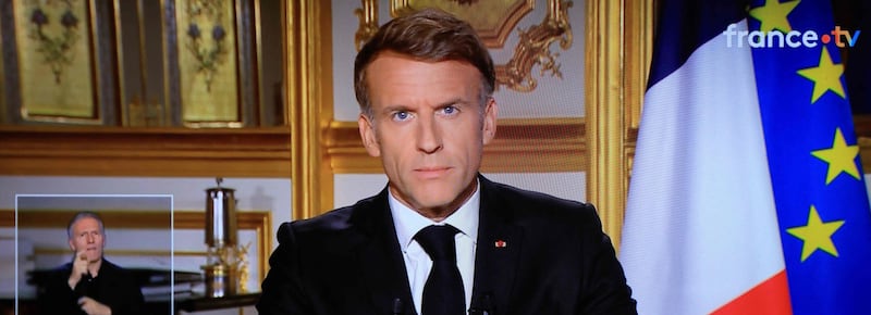 Francia nel caos, Macron condanna le violenze: “Chi devasta e saccheggia sarà punito”