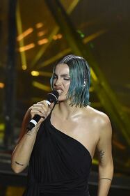 Sanremo 2024: ecco il look della terza serata del Festival di Rose Villain 3