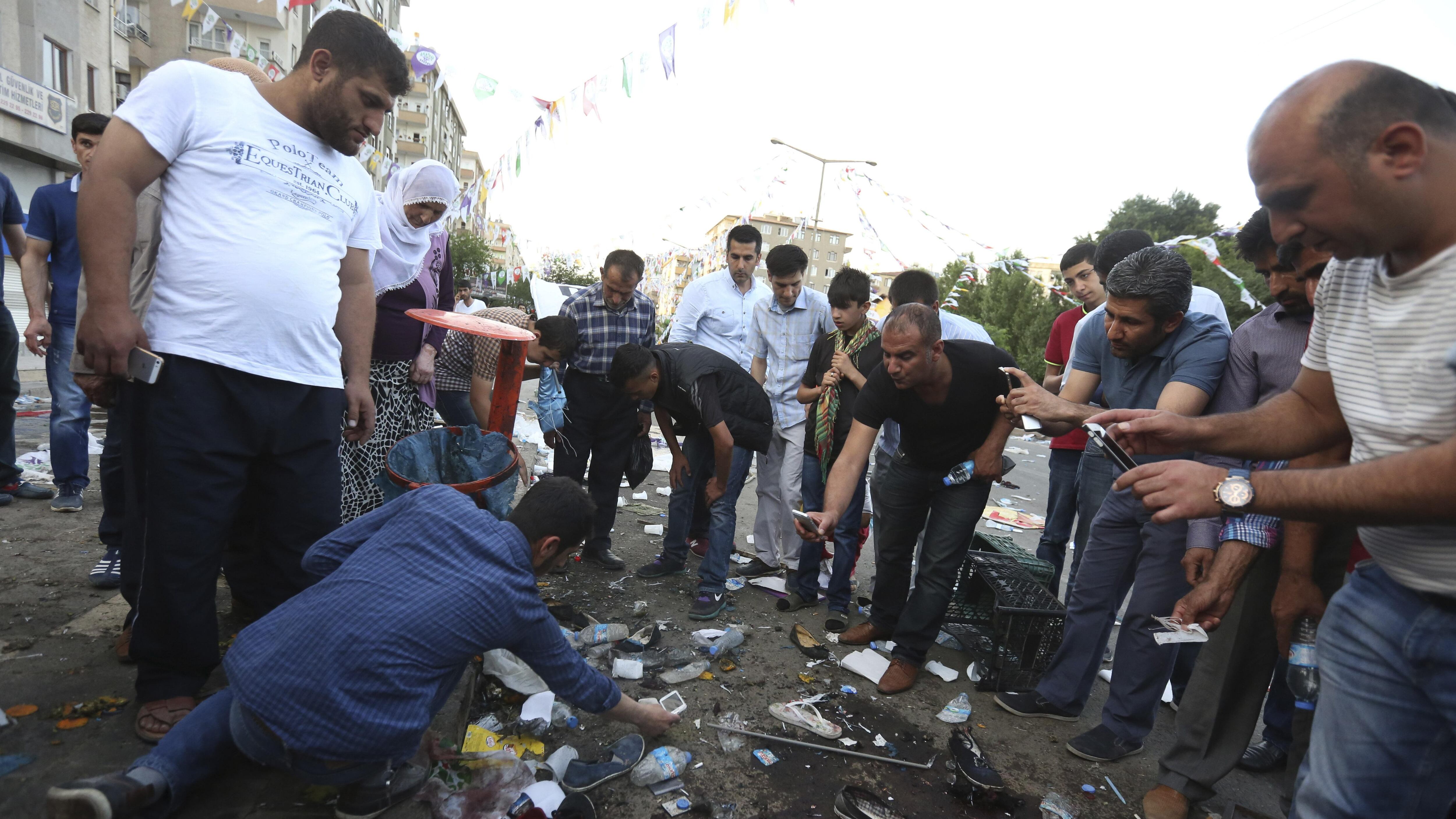 Turchia, esplosioni a comizio: morti e feriti