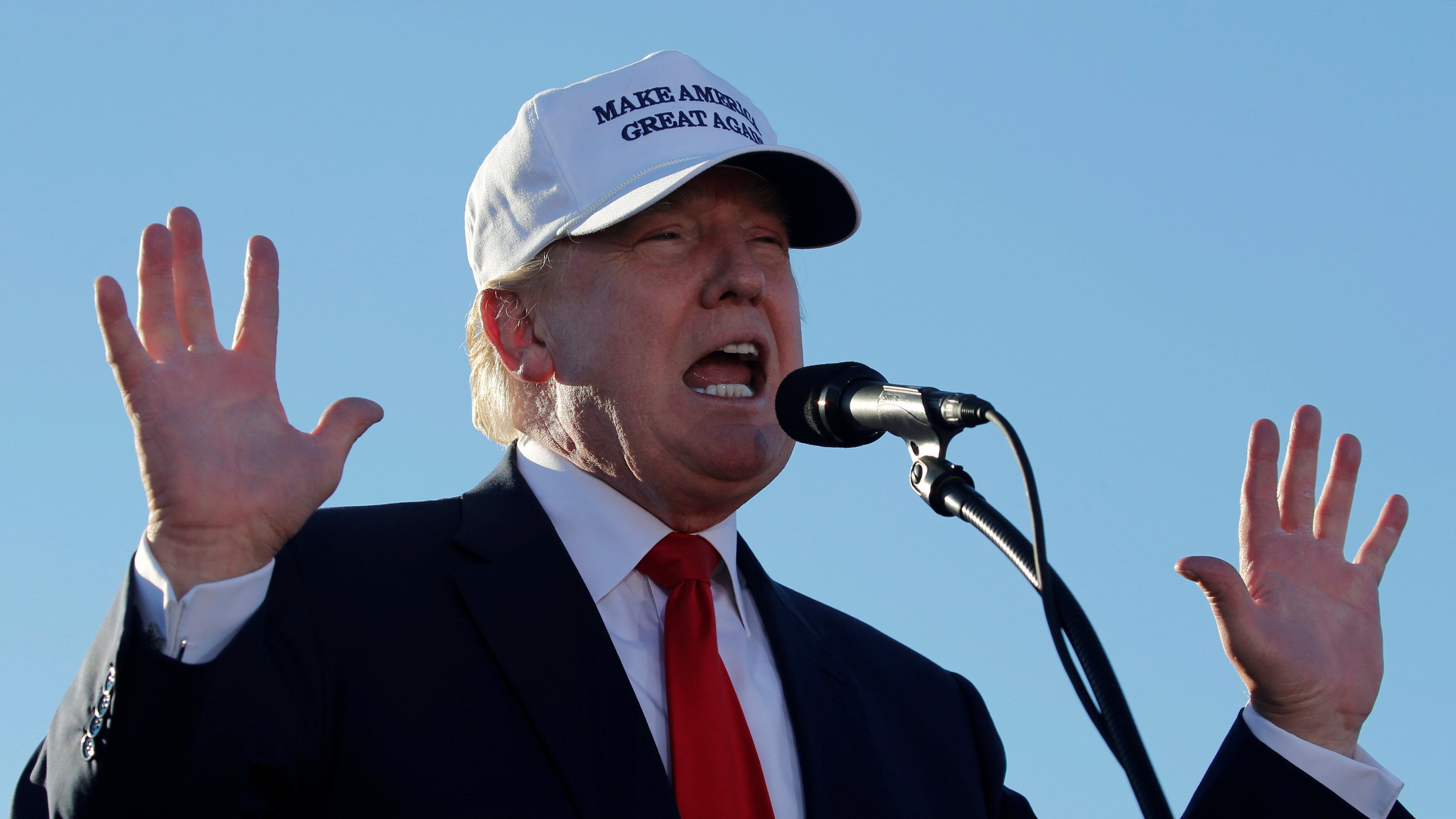 Accuse di molestie, Trump: "Bugiarde, le denuncio tutte"