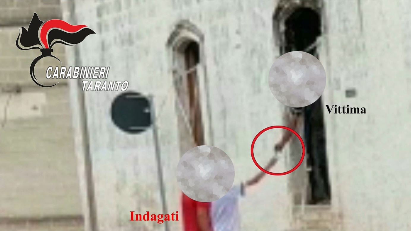 "Lo trattavano come bancomat": così la baby gang tormentava il pensionato