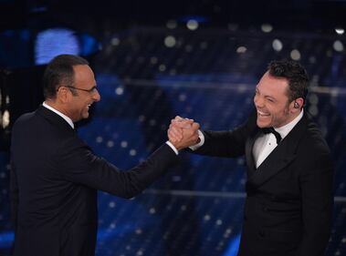 Tiziano Ferro si inchina al palco di Sanremo  2