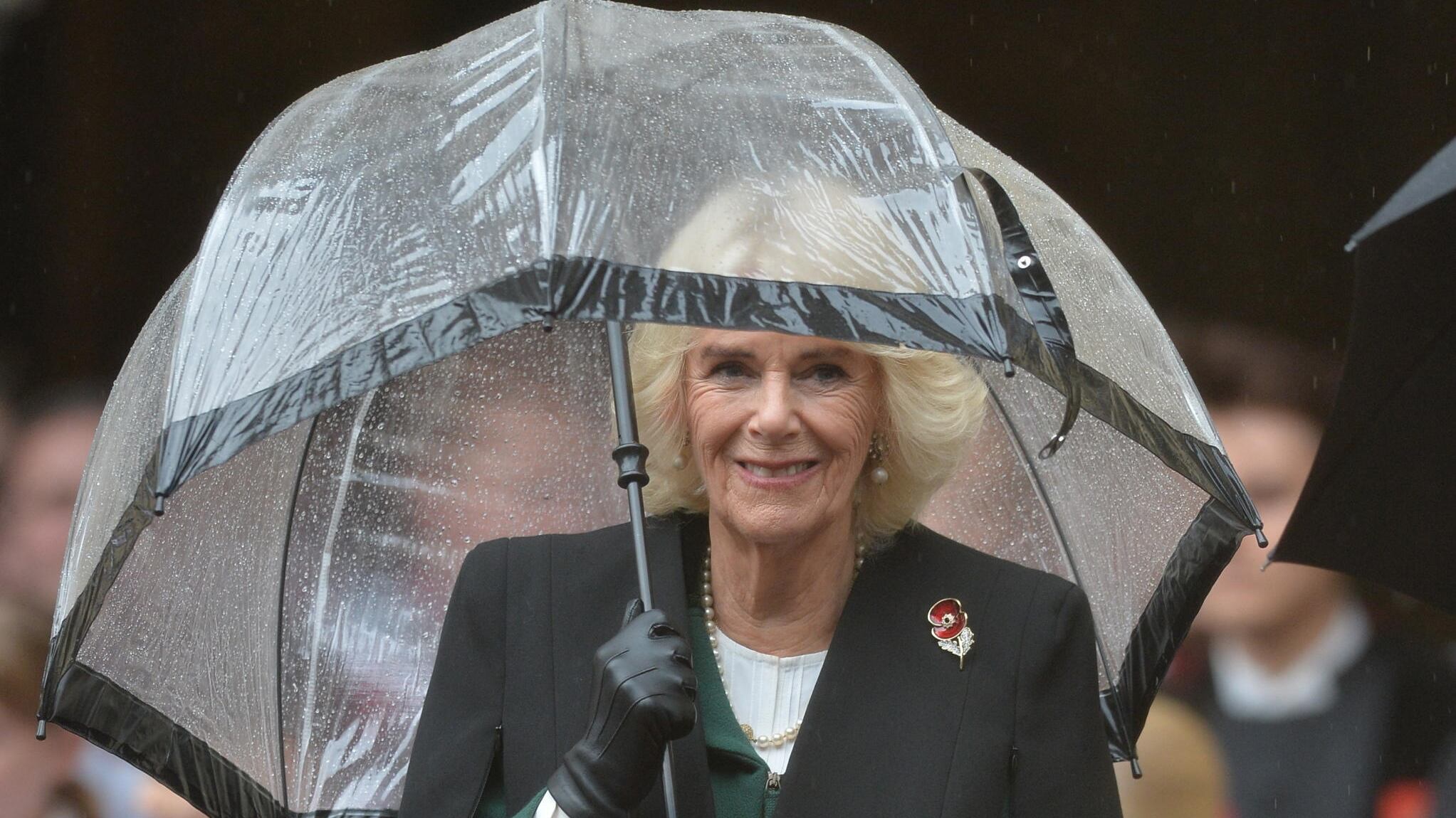 "È colonialista". Scoppia la polemica sul diamante di Camilla