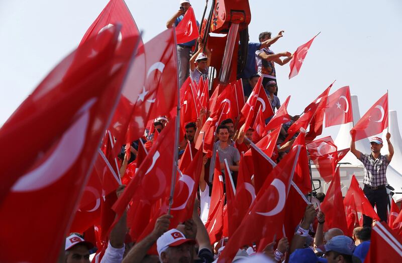 Folla immensa a Istanbul per la manifestazione anti-golpista 4