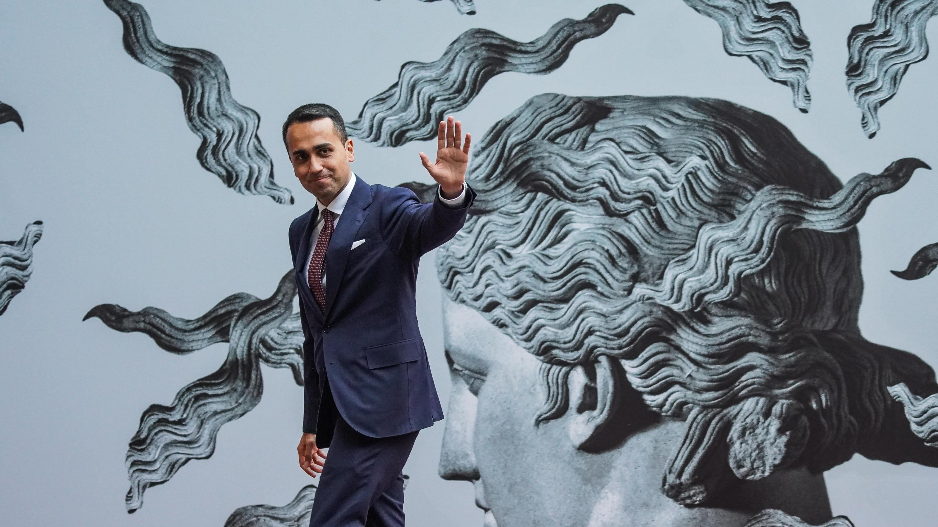 Di Maio svuota i 5s: "Insieme per il futuro" conta 63 parlamentari. "Noi euro-atlantici contrapposti a Putin"