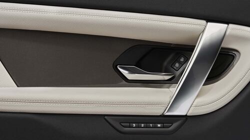 Land Rover Discovery Sport 2023, guarda tutte le foto 13