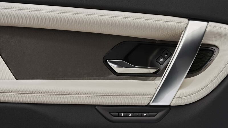 Land Rover Discovery Sport 2023, guarda tutte le foto 13