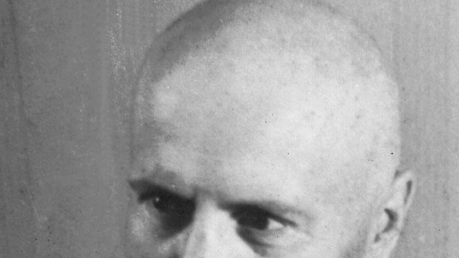Bologna, coppia di anziani scrive sui muri slogan per Mussolini
