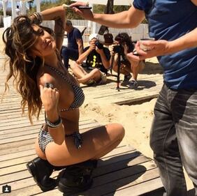 Cristina Buccino, curve sexy in bikini: foto 8