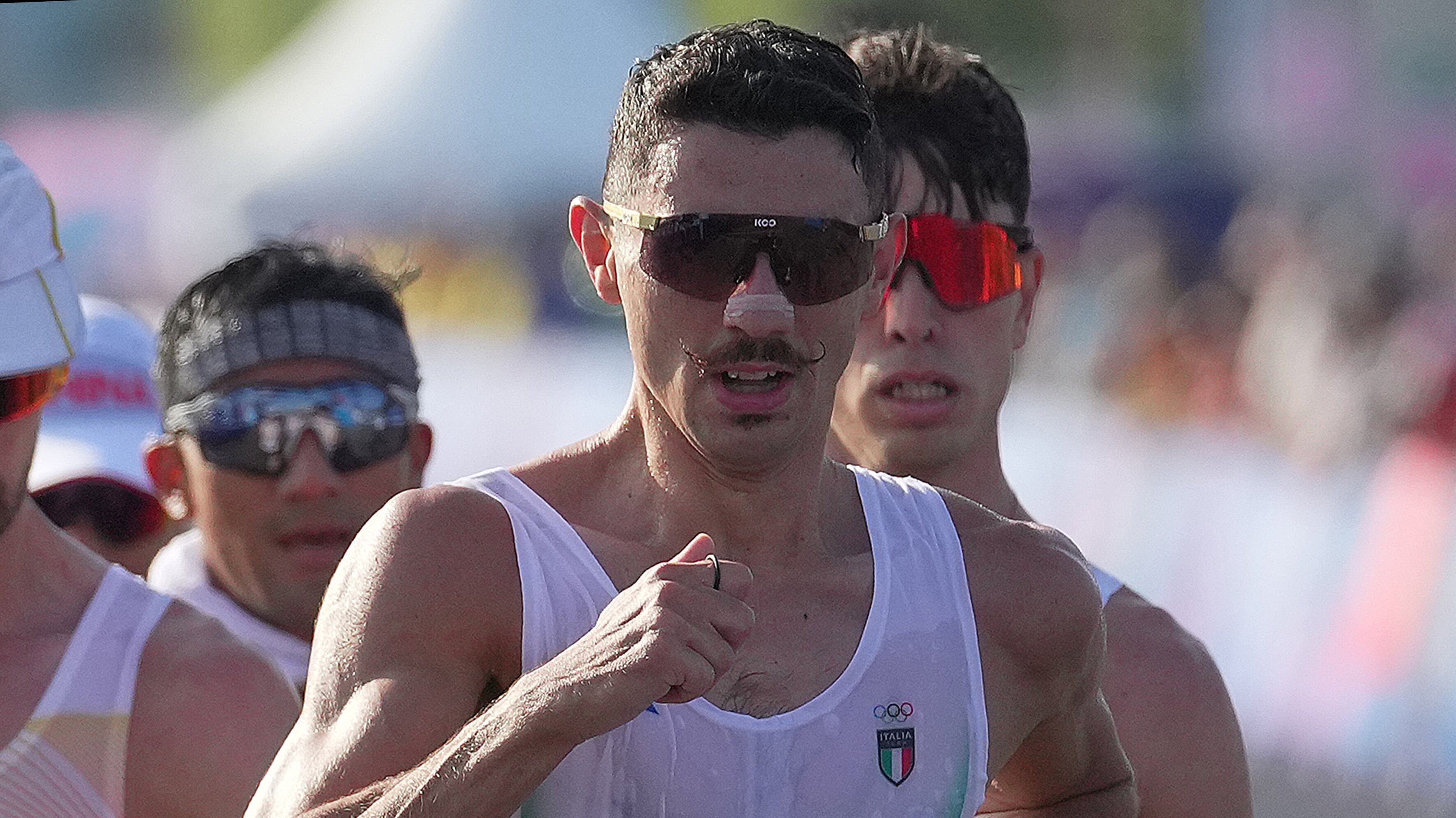 Parigi 2024, Massimo Stano si fa male alla caviglia e sfiora il bronzo nella marcia 20 km