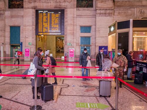 Assalto a stazioni e aeroporti: il grande esodo è (già) iniziato