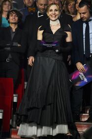 Sanremo 2024: ecco il look della quarta serata del Festival di conduttore, co-conduttrice e ospiti 15