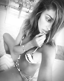 Belen Rodriguez sexy sulla spiaggia 2