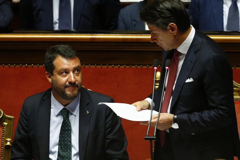 Crisi di governo, la gestualità di Matteo Salvini 3