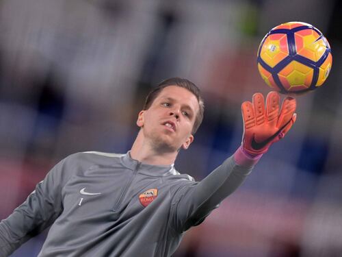 Hackerato il cellulare di Wojciech Szczesny. Su Instagram foto di donne in topless