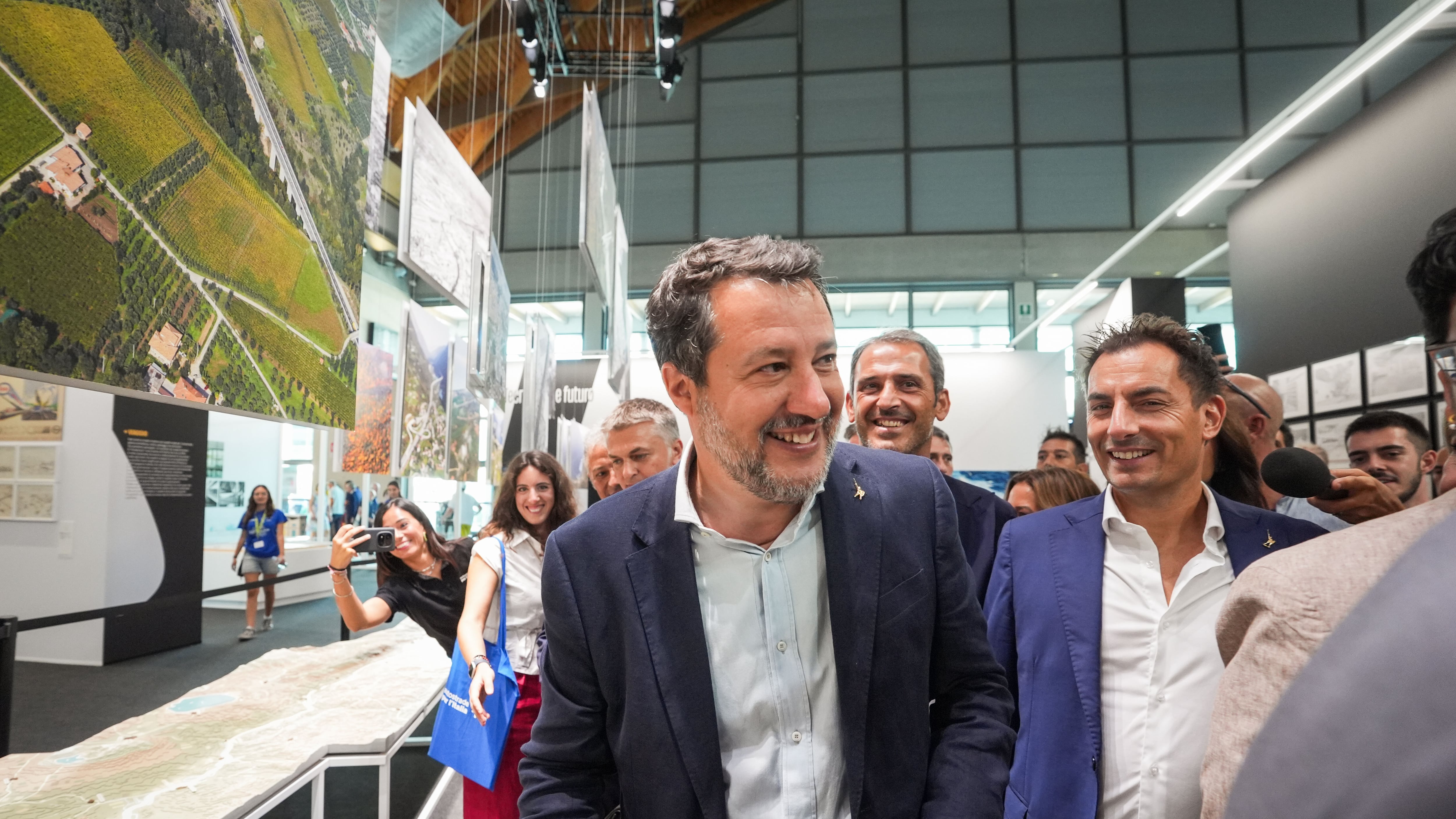 Salvini sfiora Giorgia. Il rilancio su cartelle e Ponte sullo Stretto: "Questa volta si fa"