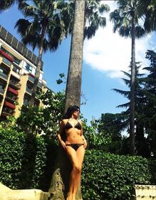 Pamela Prati sfoggia un microslip bollente 21