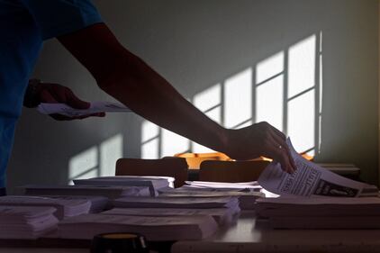 Il popolo greco al voto. Anziani e bambini alle urne per un nuovo governo 5