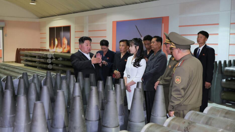 "Ha aumentato la produzione di armi": cosa svela l'ultima foto di Kim