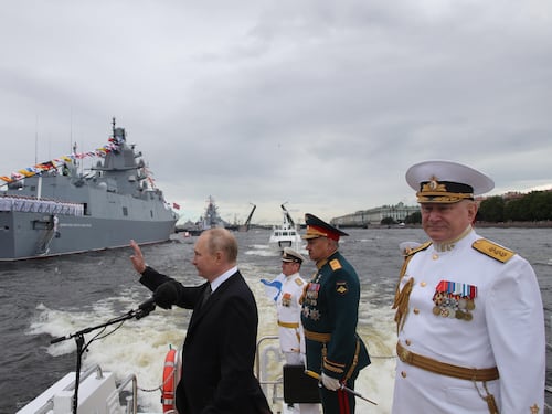 Putin celebra la Marina e "lancia" i missili Tsirkon. Ma il dominio è americano