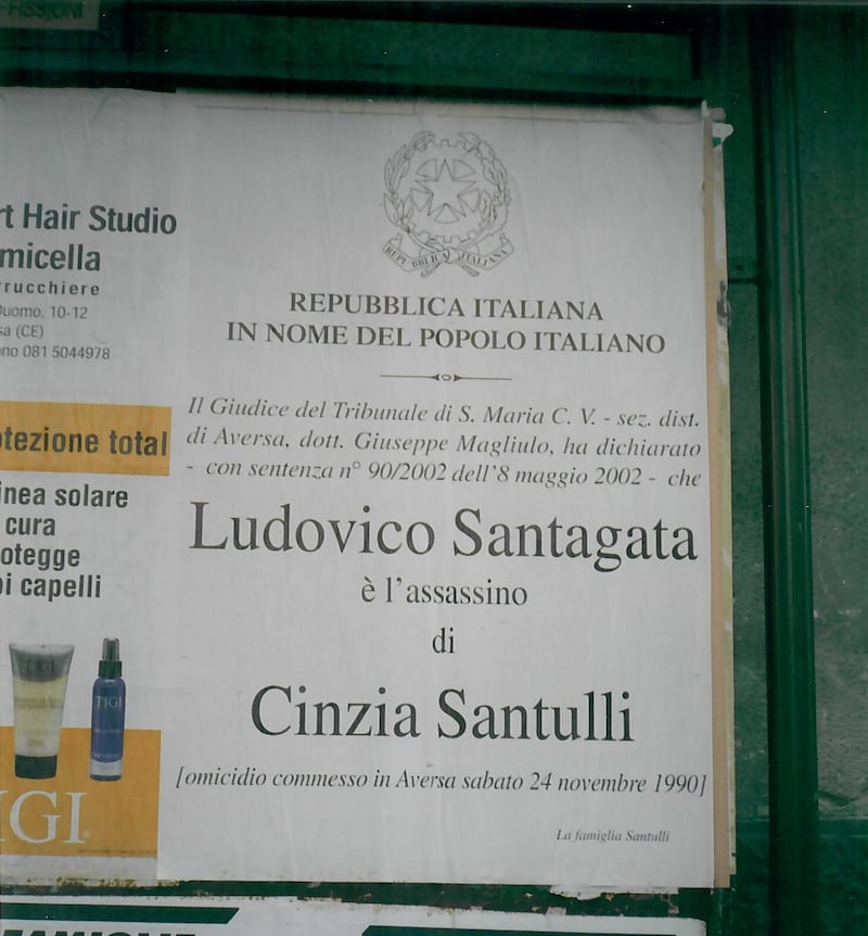 Il manifesto affisso ad Aversa dalla famiglia Santulli