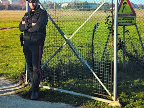 Si intrecciano durante il volo. Morti 2 paracadutisti esperti