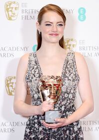 Bafta 2017: scollature hot sul red carpet 3
