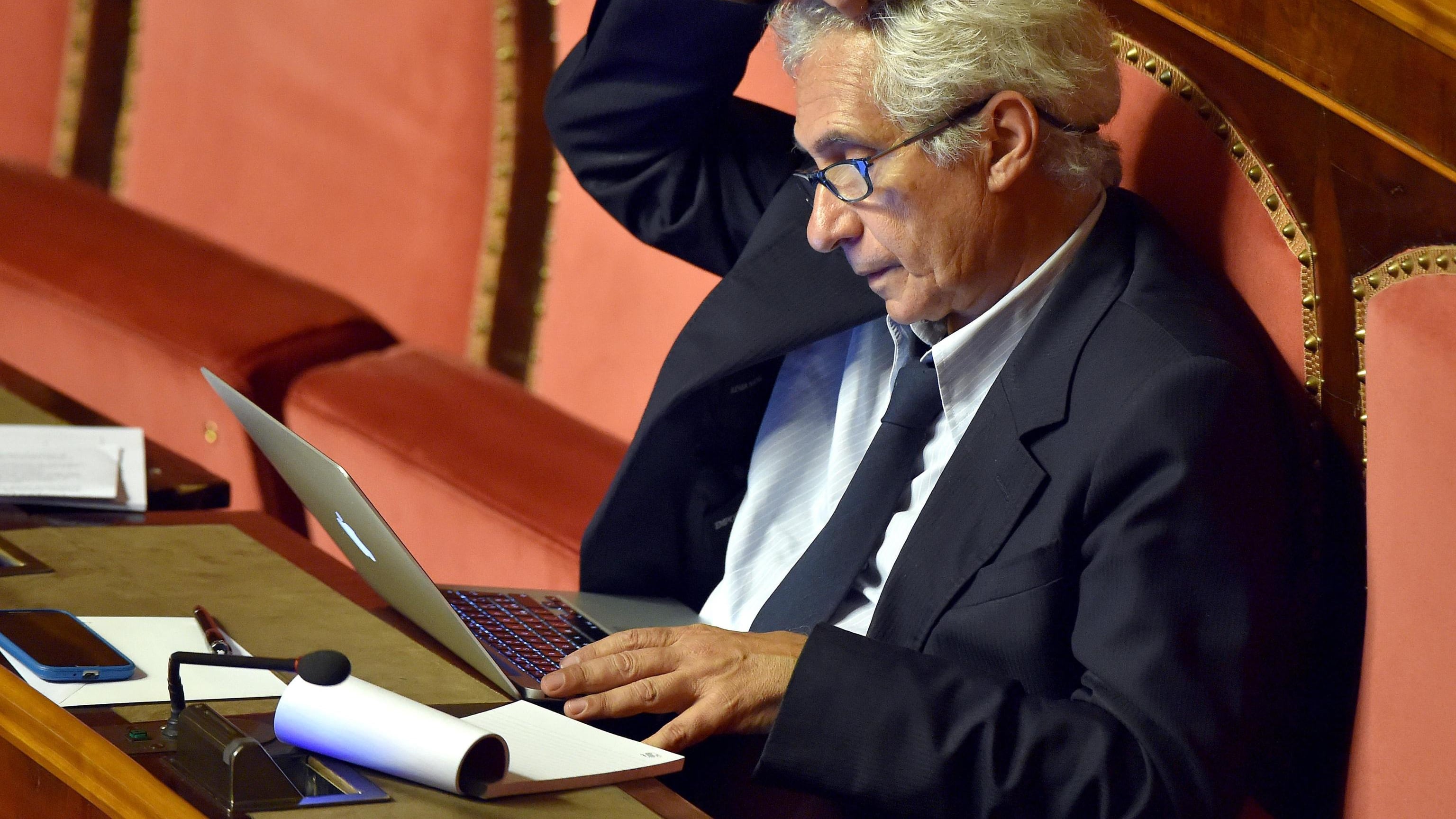 "I dem vendono i seggi. E Renzi si è preso la Rai per controllare il Paese"