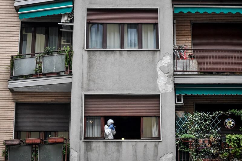Milano, cocci di vetro contro la finestra della casa di Silvia Romano 3