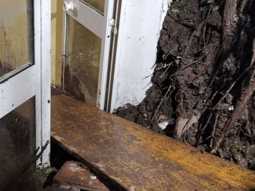 Frana su un palazzo a Castel Giubileo: salvate 11 persone
