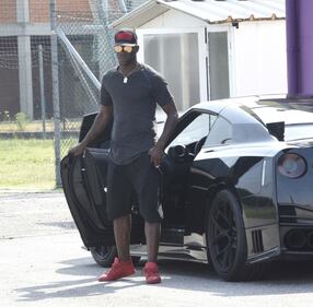 Balotelli e la sua macchina di lusso: gli scatti del nuovo gioiello di Supermario 8
