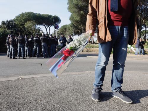 “Che Sandro e Sara illuminino sempre il nostro cammino”. La replica degli anarchici ai fermi di polizia